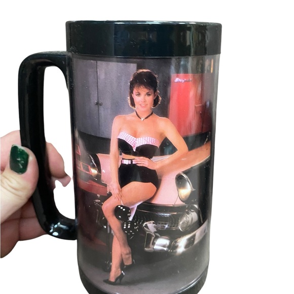 Lot of two vintage 1980s Snap-On Tool Mugs featuring toolmate girls Pin-up - Picture 5 of 11